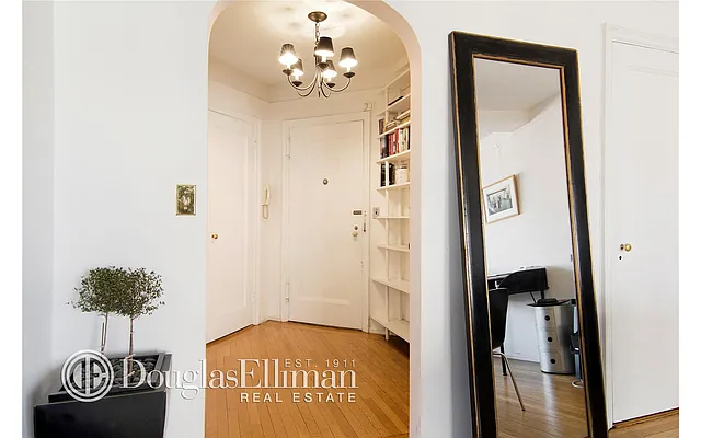Rented by Douglas Elliman | media 14