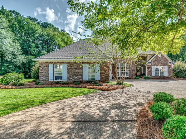 402 Overlook Dr, Brandon, MS 39042