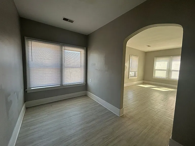 406 Oak St — Photo 2