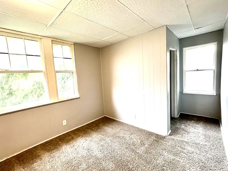1601 S Linwood Ave — Photo 4