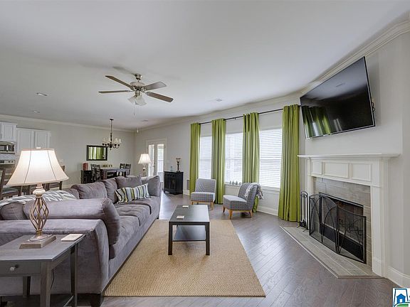 3rd image of 7143 Oak Crescent Ln