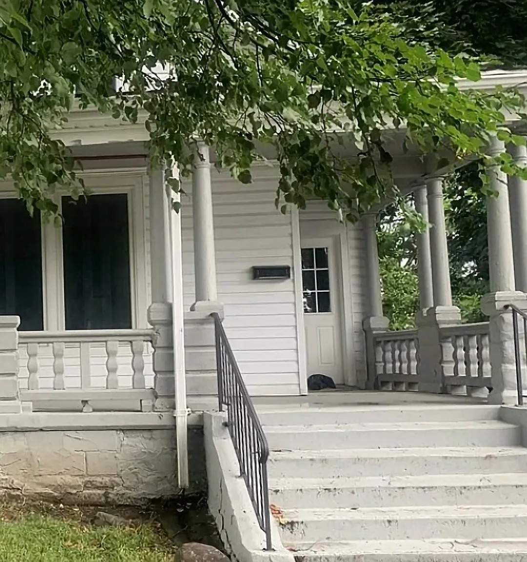 3 bed, 1317 sqft, $2,100 — Photo 1