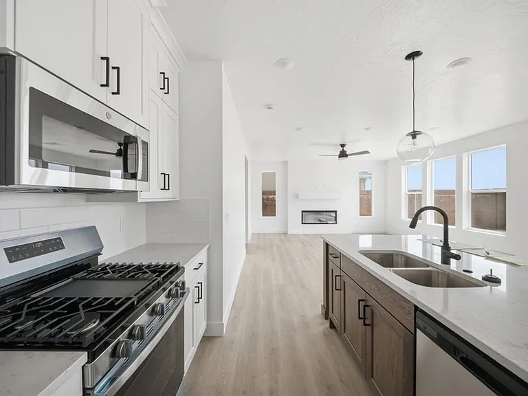 946 E Malibu Ln — Photo 12