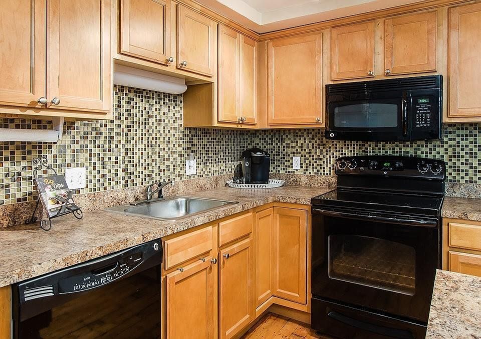 1st image of 494 Woonasquatucket Ave #301