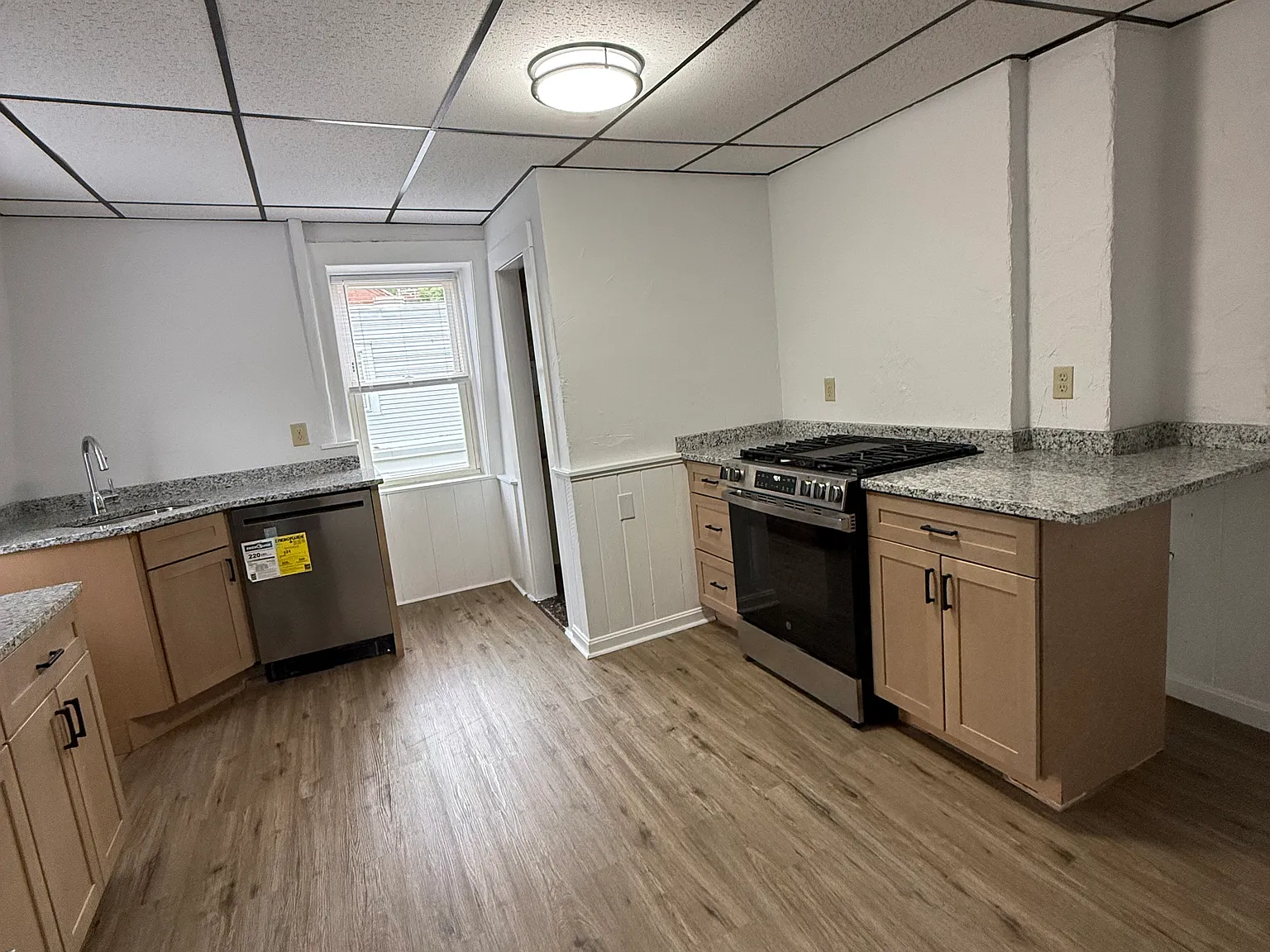 187 Green St — Photo 2