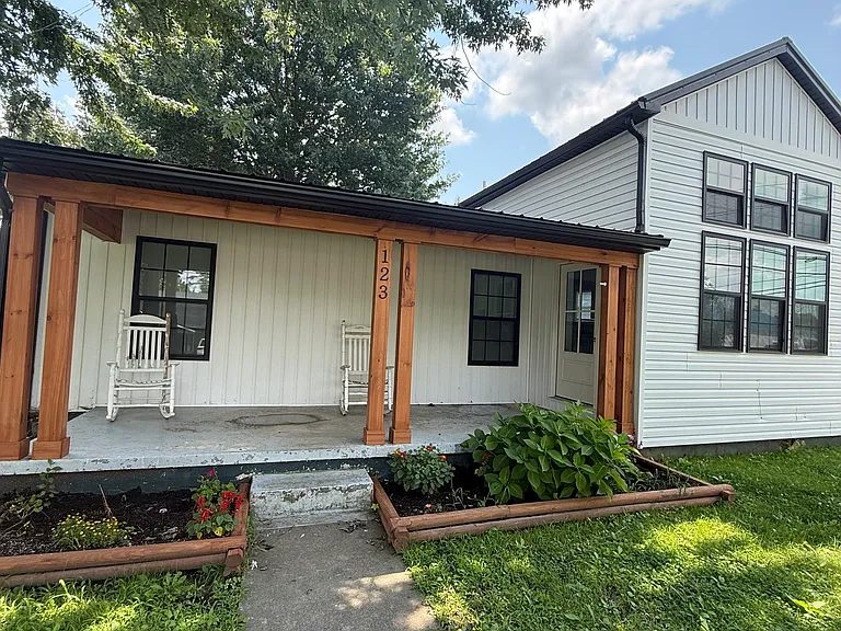 123 Oak St — Photo 3