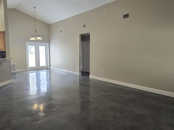 4th image of 516 S Disston Ave