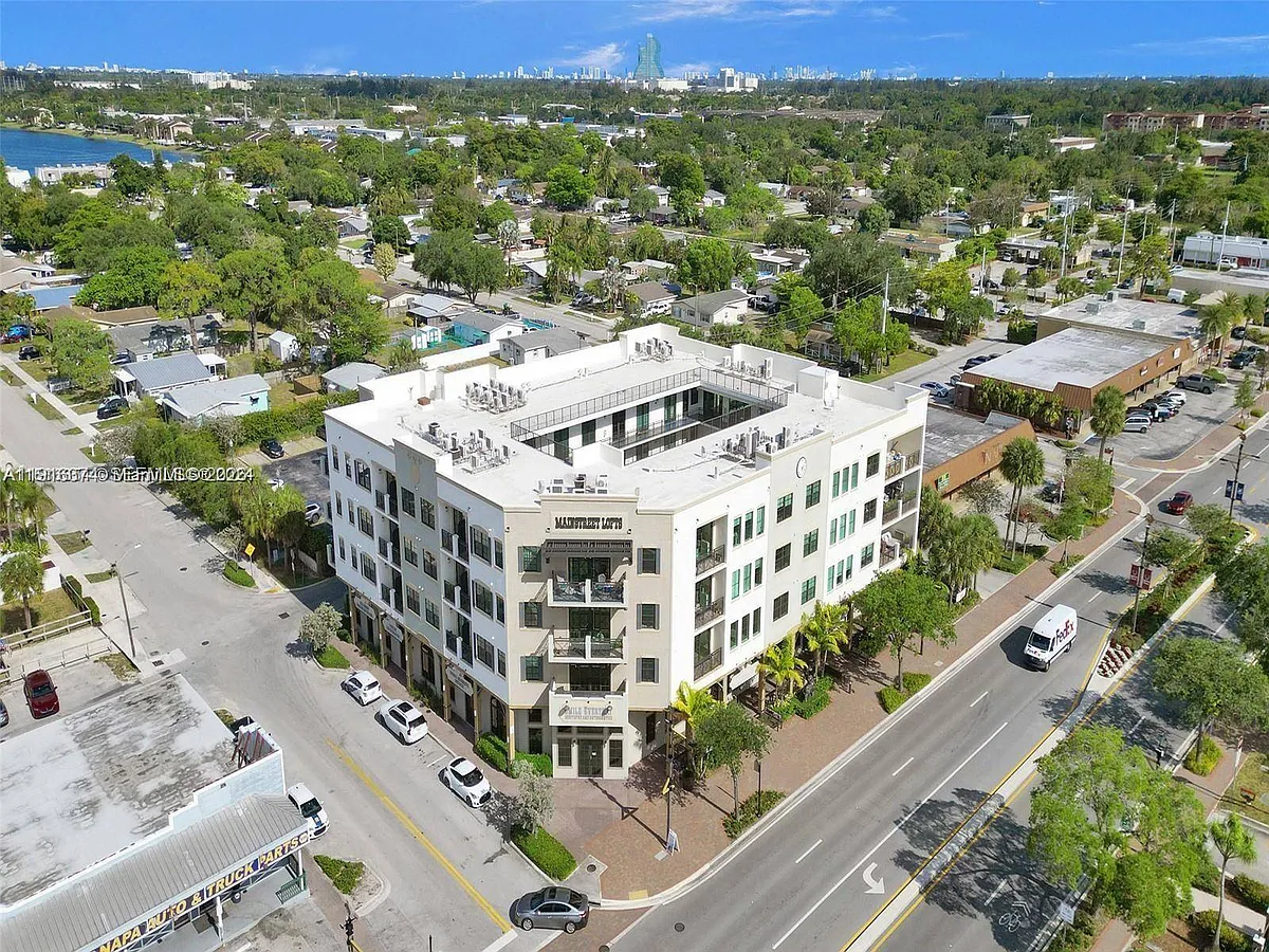 Building Photo - 4100 SW 64th Ave