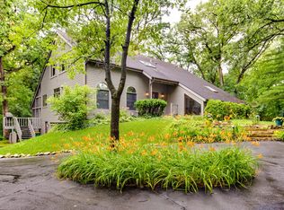 31 Bruce Cir N, Hawthorn Woods, IL 60047