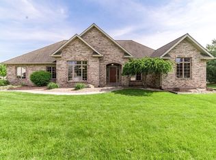 101 Wintergreen Dr, Yorktown, IN 47396