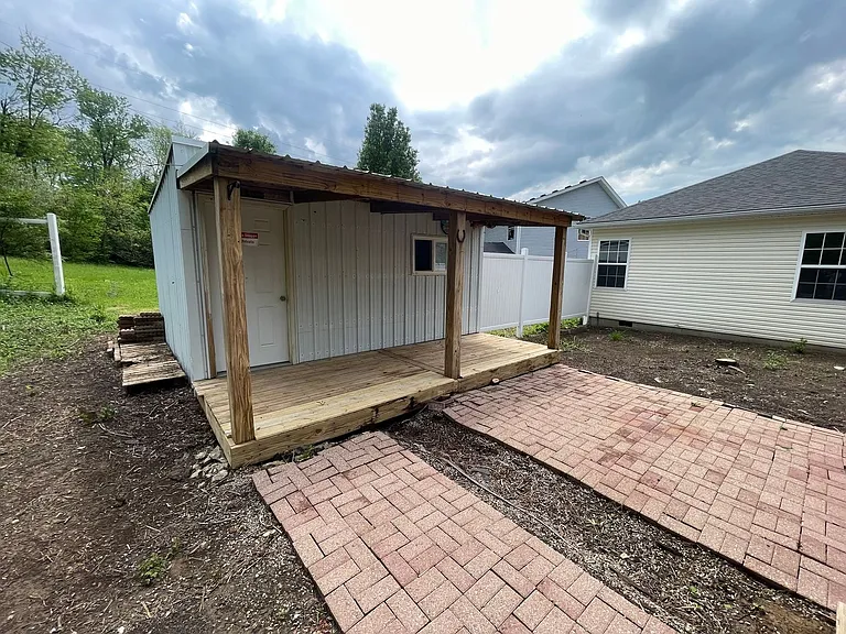 121 Spencer Ct — Photo 18