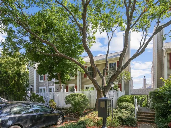 2917D S Woodstock St #4, Arlington, VA 22206