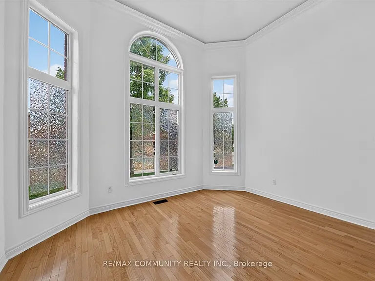 29 River Forest St W — Photo 11