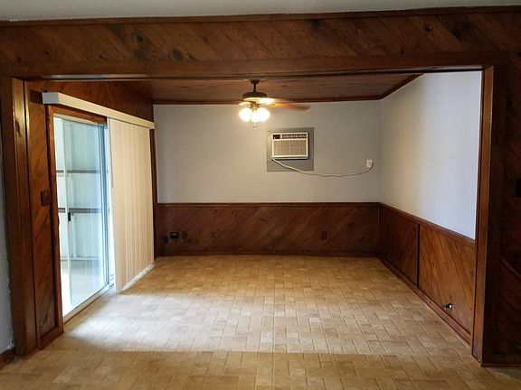 2nd image of 8 Horseshoe Lake Dr E