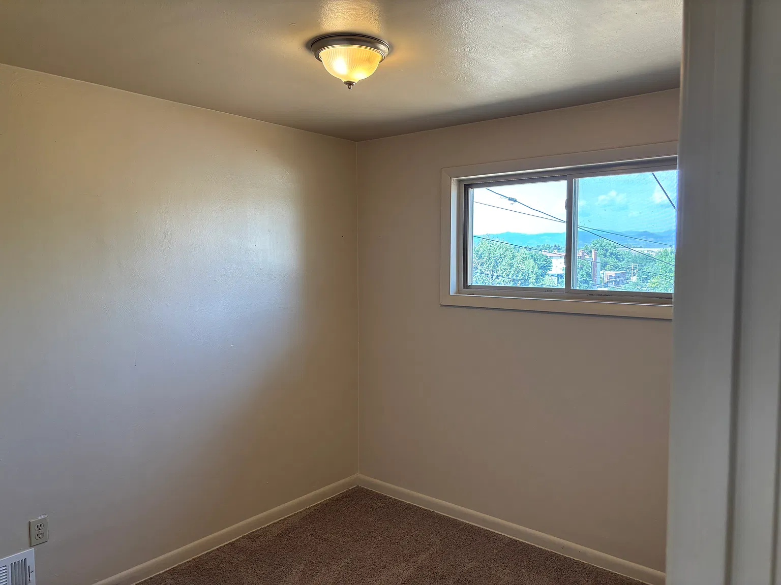 3 bed, 1004 sqft, $1,850 — Photo 4