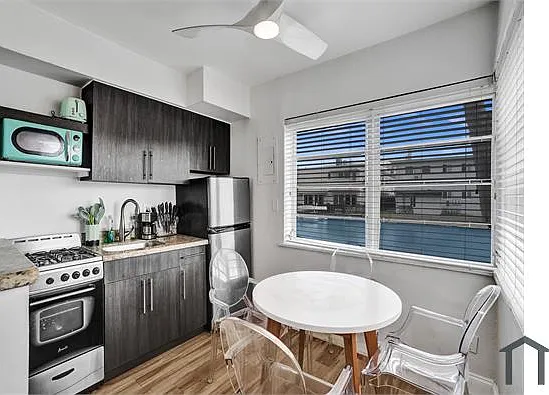 1 bed, 300 sqft, $1,795 — Photo 2