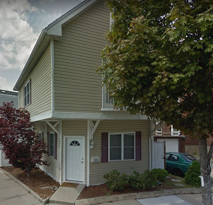 2nd image of 195 Pearl St