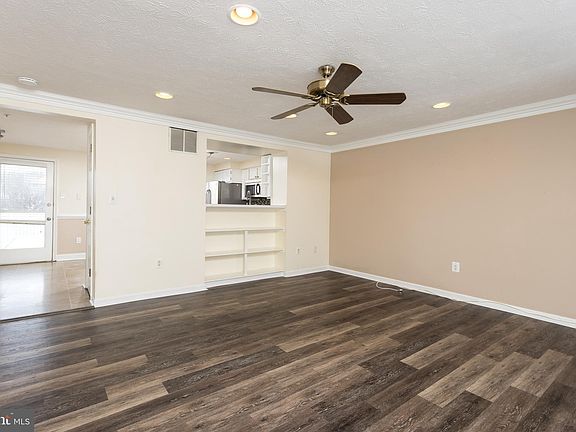 5th image of 943 Gainsborough Ct #943