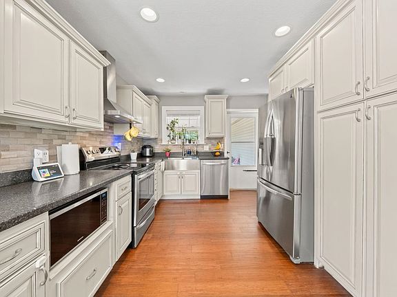4th image of 300 Township Road 1053