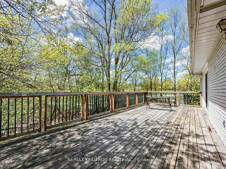 44 Pineway Blvd W — Photo 13