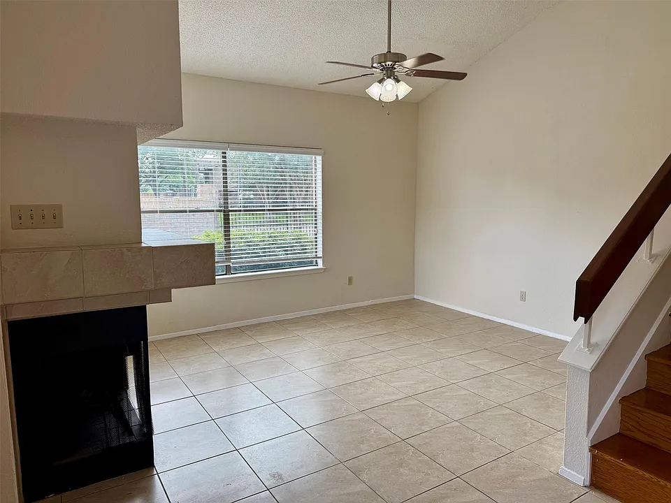 2710 Grants Lake Blvd #M2