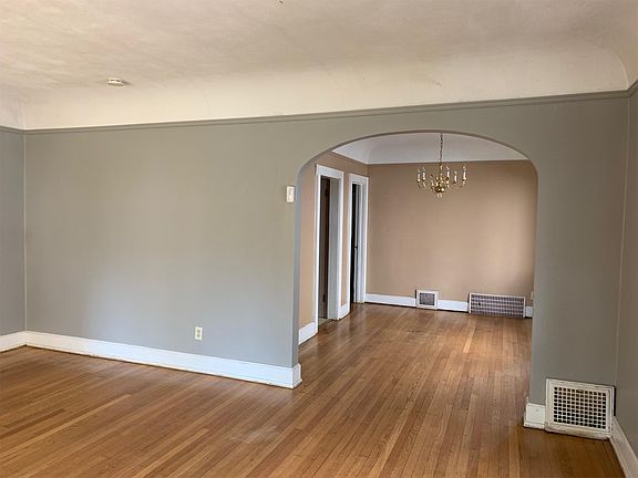 4th image of 2911 N Bartlett Ave