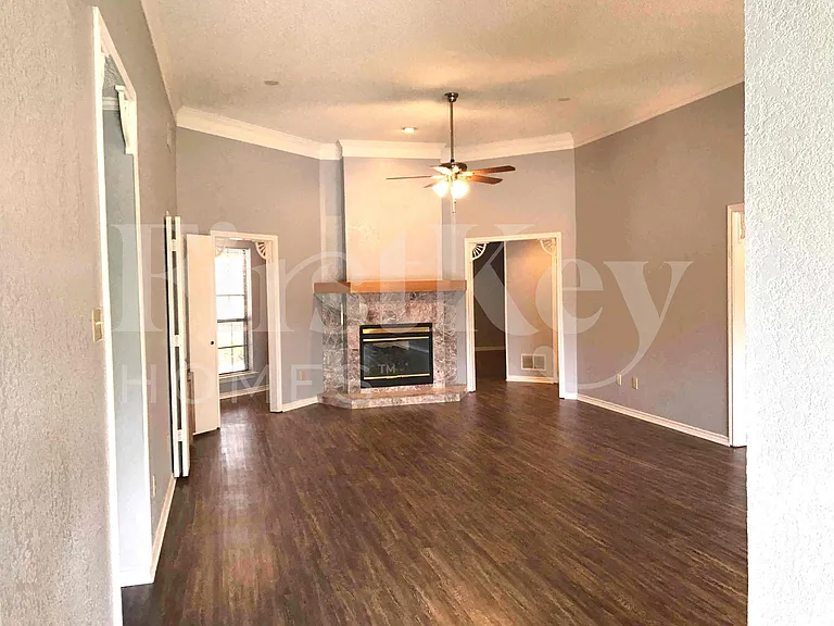 5302 Deep Canyon Dr — Photo 2