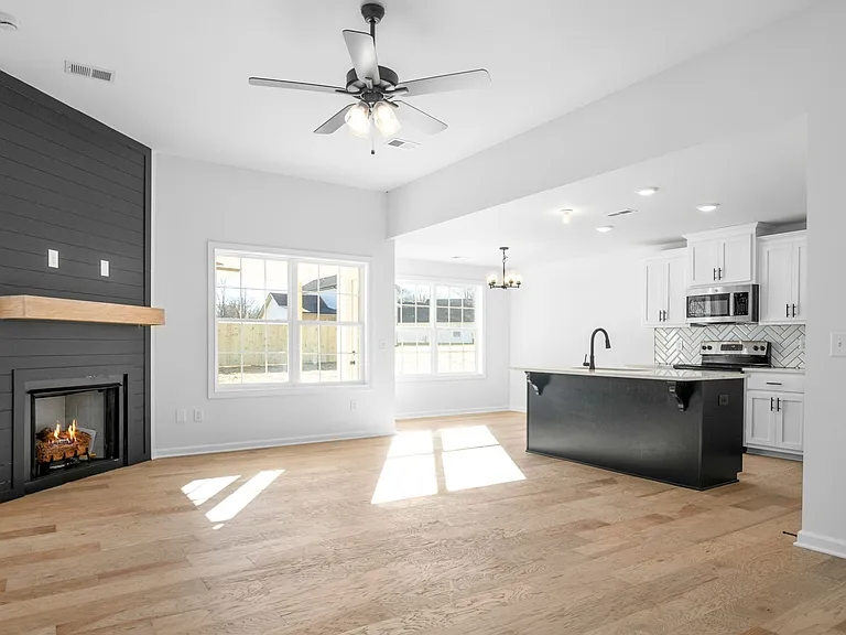 753 Gleason Dr — Photo 1