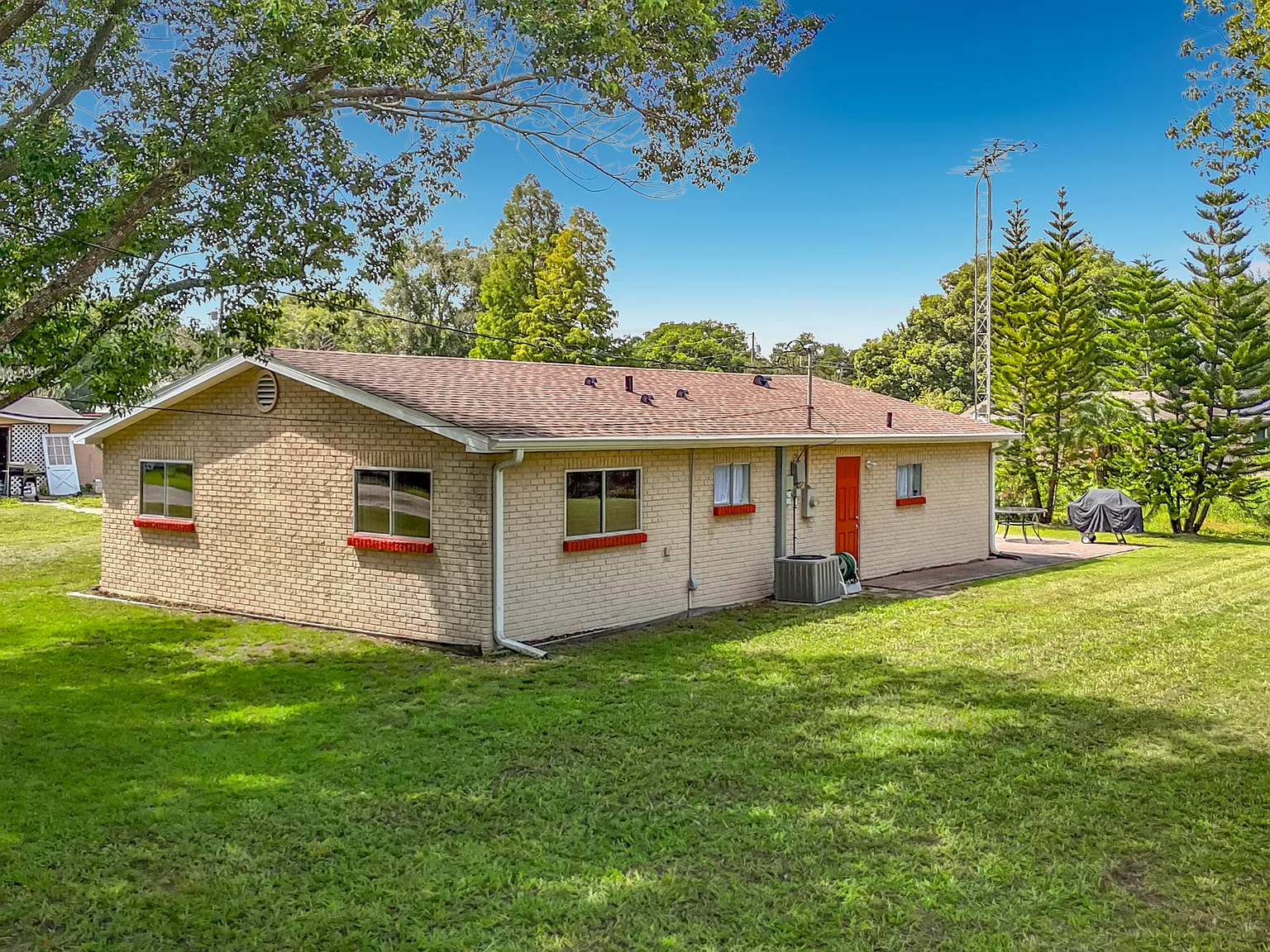3 bed, 1232 sqft, $2,450 — Photo 3
