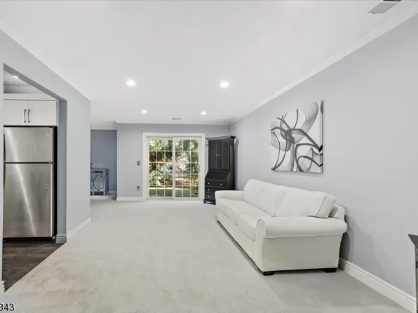 10 Gerald Ct, Lebanon Boro, NJ 08833