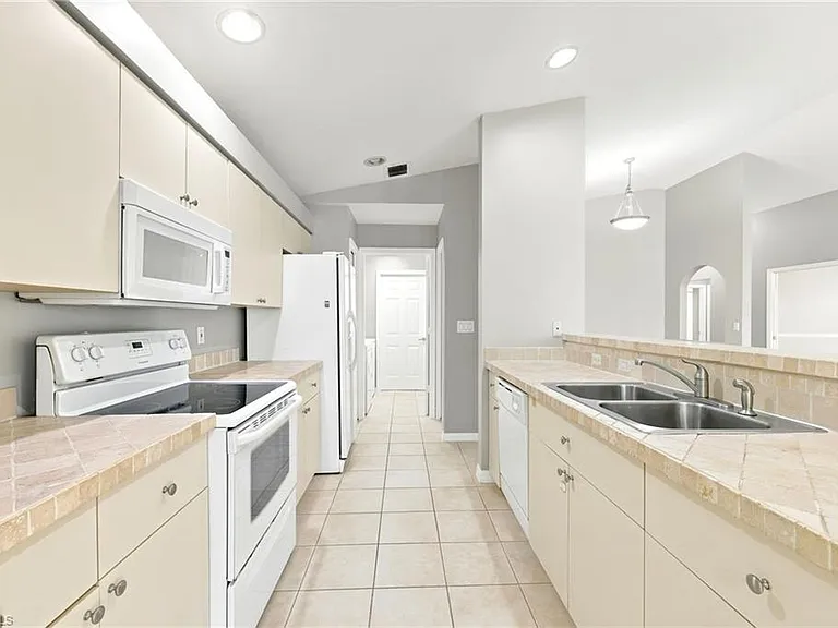 25925 Pebblecreek Dr — Photo 11
