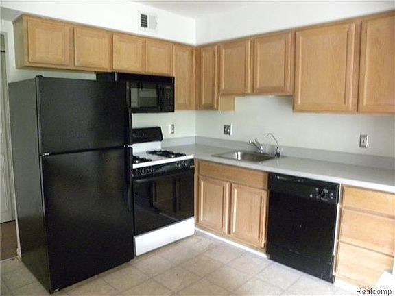 4th image of 488 Fox Hills Dr S #A-6-1