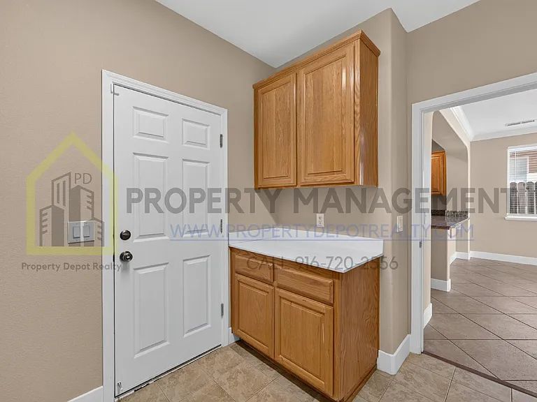 1570 Charm Way — Photo 43