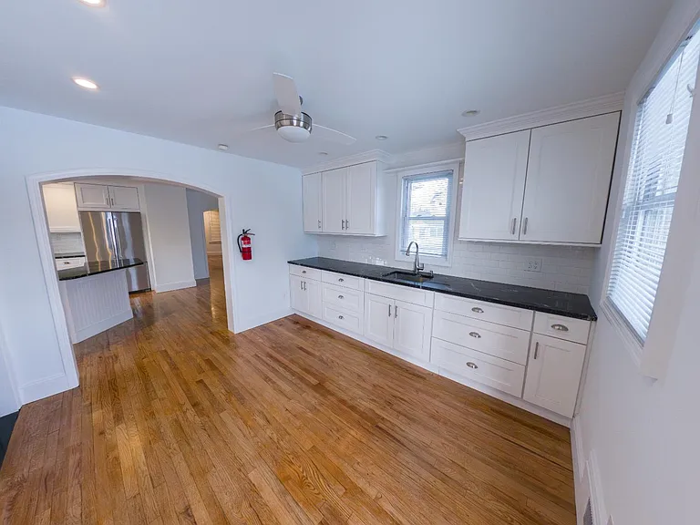 15 Sedgwick St — Photo 28