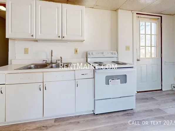 38 Academy St APT C, Hartland, ME 04943