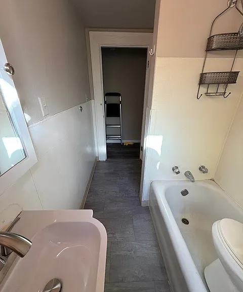 6807 N Fiske Ave — Photo 13