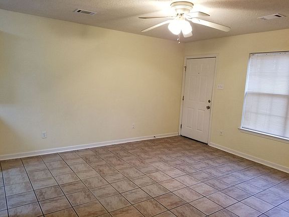 2nd image of 210 Bellevue Cir APT B