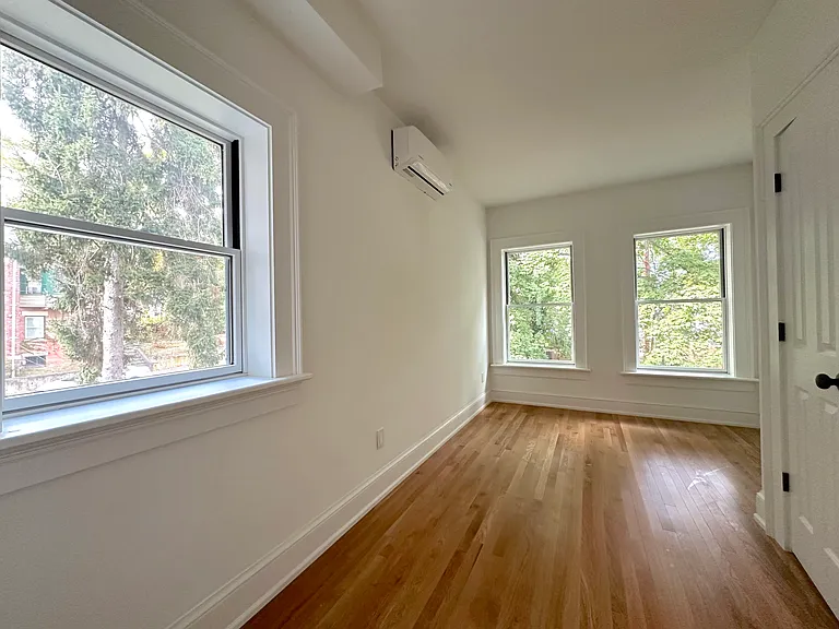 140 3rd St #3 — Photo 13