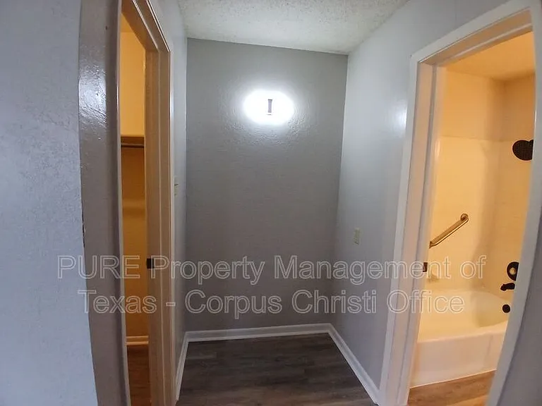 5001 Middlecoff Rd #1A — Photo 19