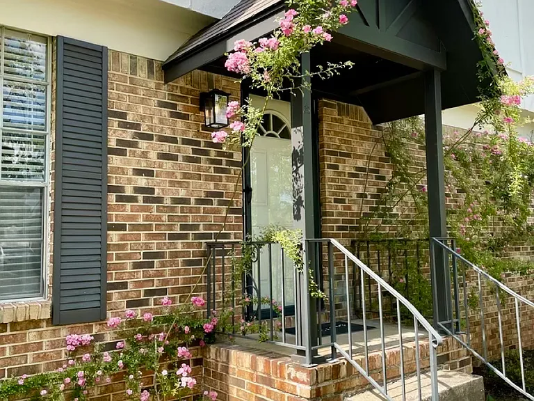 2505 Hawksbury Ln — Photo 2