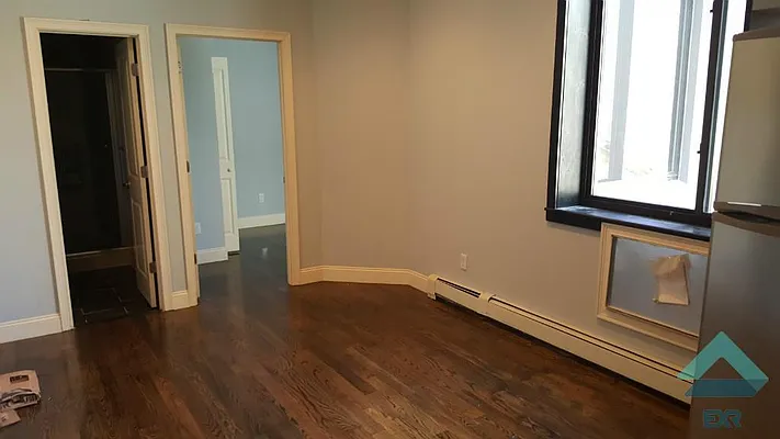 Rented by EXR | media 10