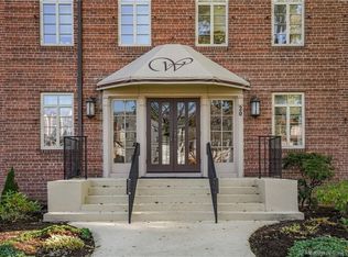 20 Outlook Ave APT 203, West Hartford, CT 06119