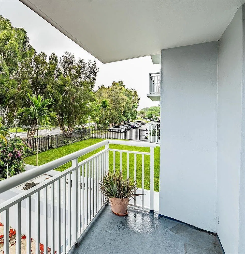 Harbour Pointe Of Miami C — Photo 1