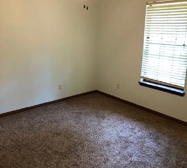 1240 Blockford Ct W — Photo 11