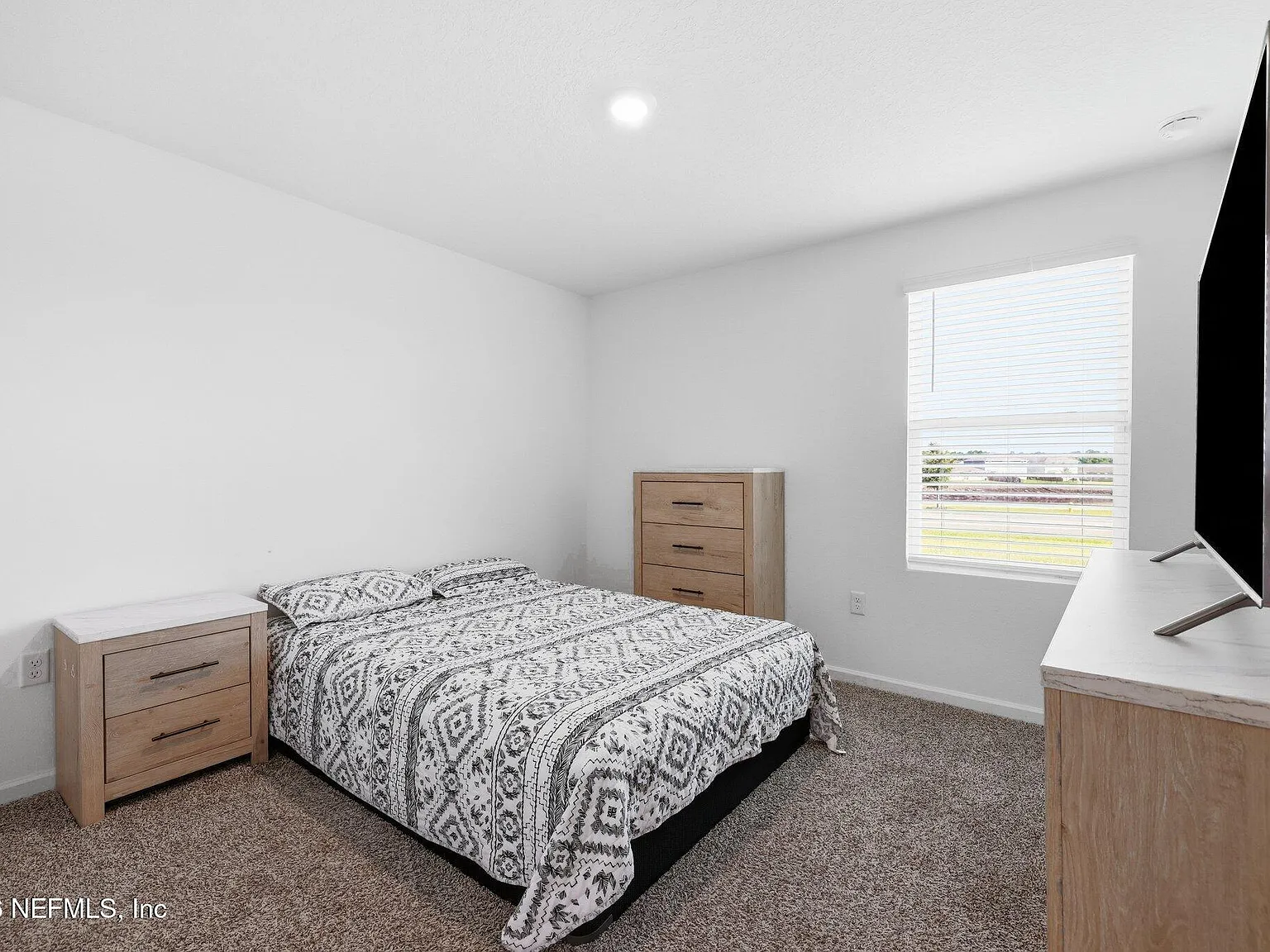 4 bed, 2.0 bath, 2160 sqft, $2,300 — Photo 3