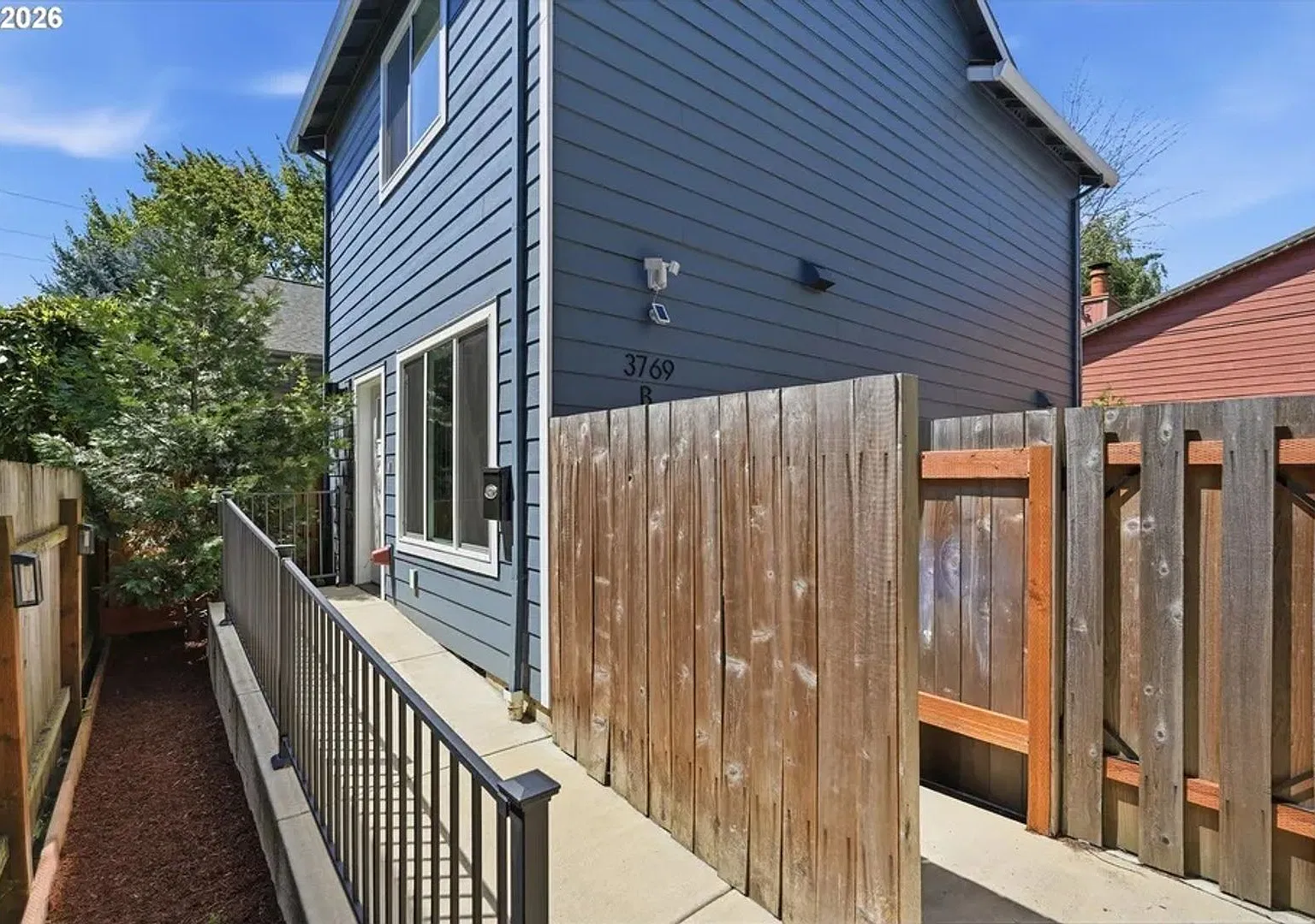 A Dog Lover's Dream! Modern Single-Family Home, Large Private Backyard & Creston Park Steps Away — Photo 2