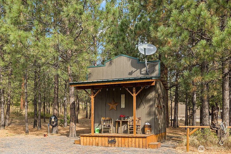 4th image of 820 Loping Lane