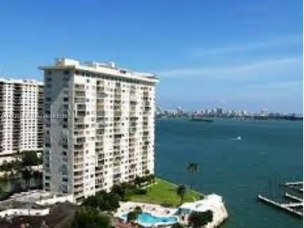 11111 Biscayne Blvd #4D, Miami, FL 33181