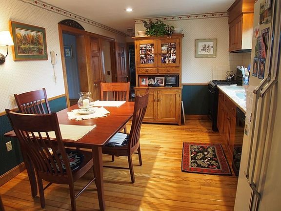 3rd image of 24 Fairlawn Ave