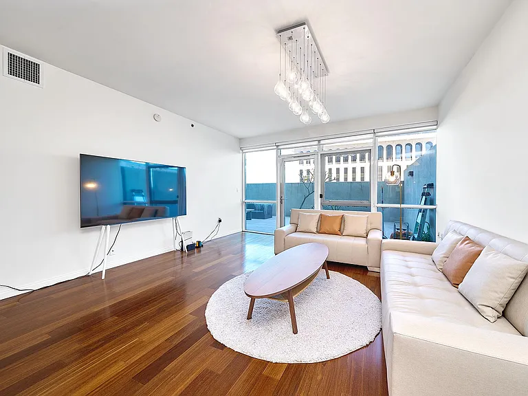 3785 Wilshire Blvd #704 — Photo 11